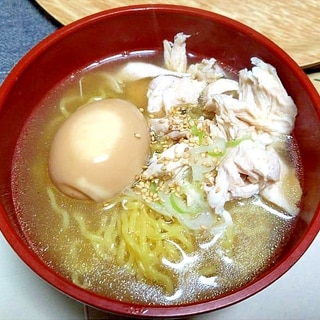 鶏ささみと味付け玉子の塩ラーメン